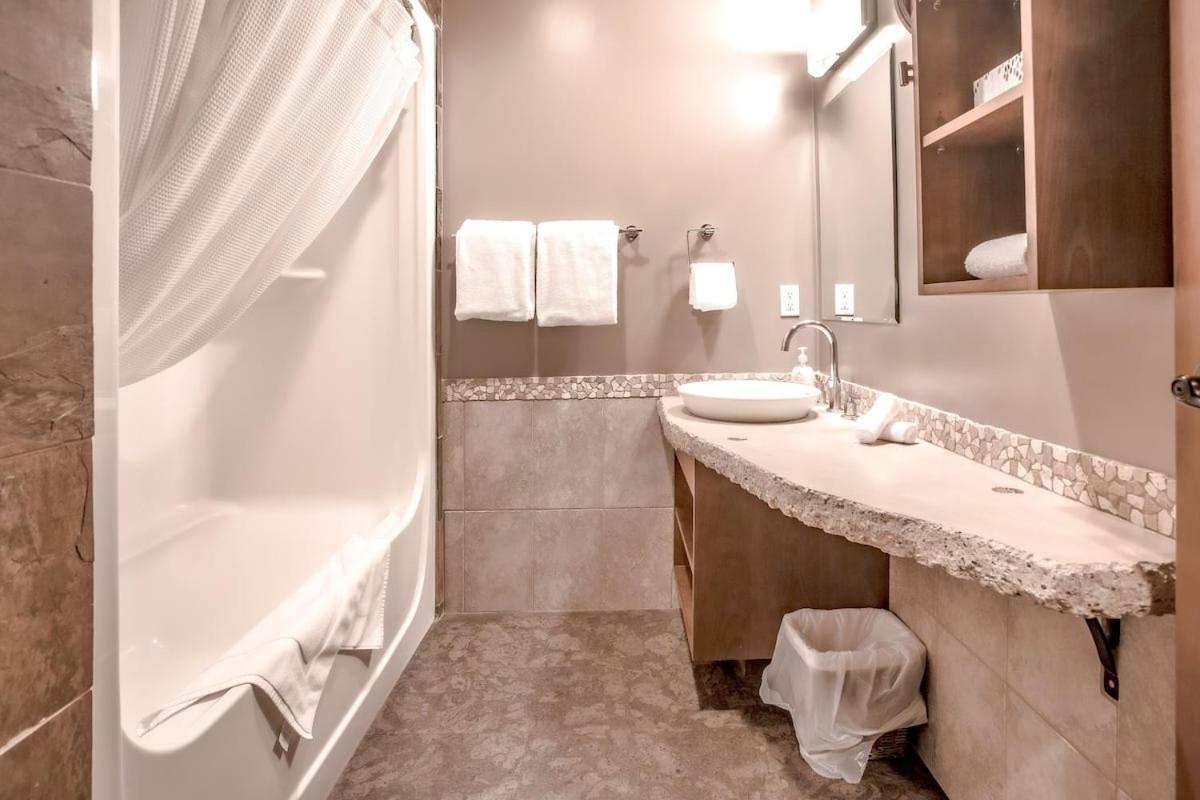 Luxury 2bedroom 2bath Sleeps 6 945 Square Feet *